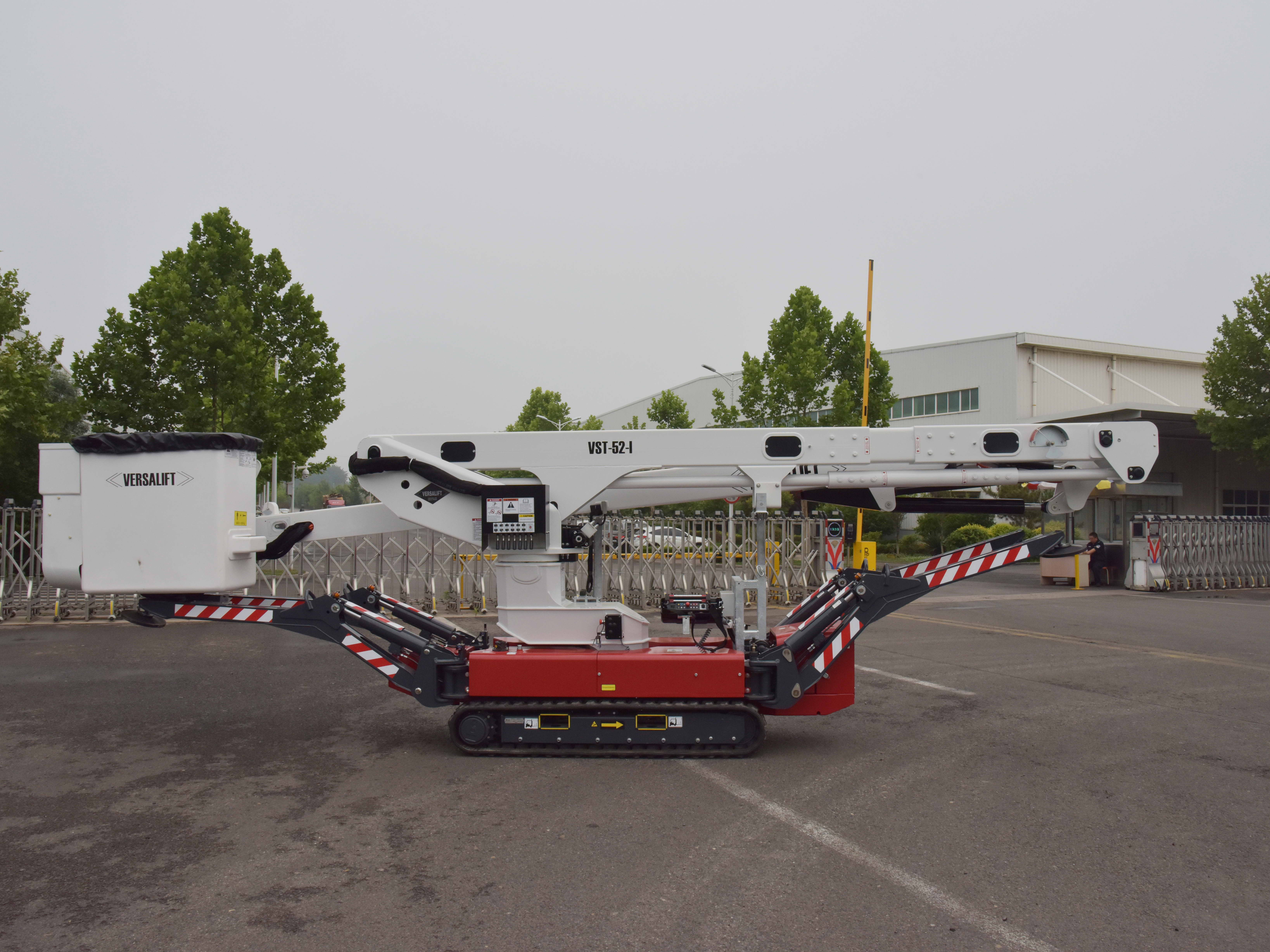 17米履带绝缘斗臂车QT1704JLD 